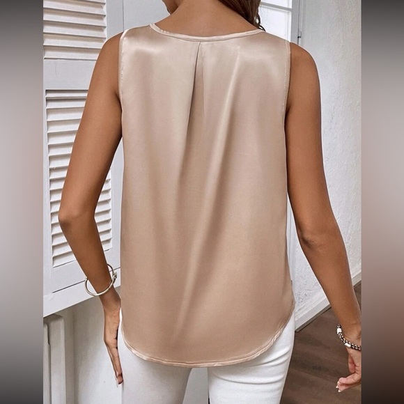 Luxe champagne sleeveless blouse - Picture 7 of 11